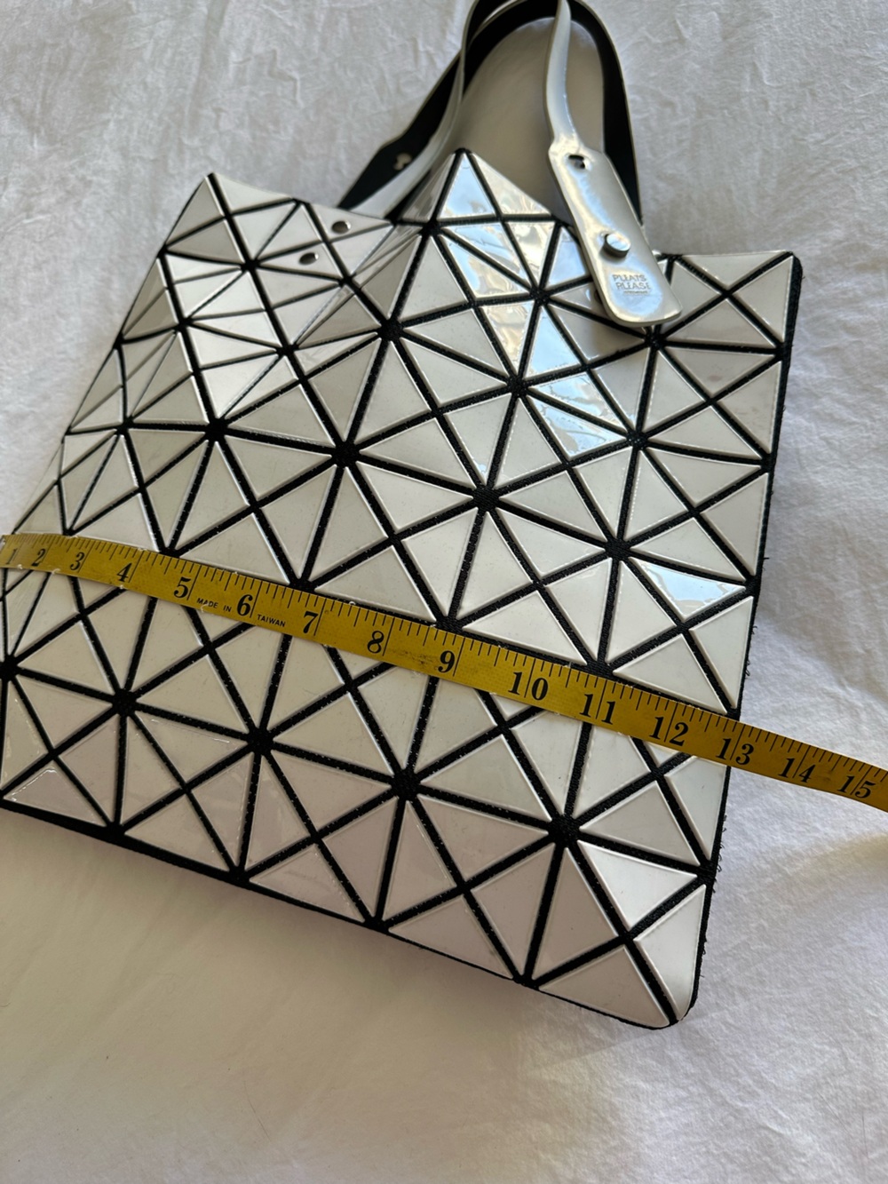 BAO BAO Issey Miyake white and black prism tote 13x13 adjustable handles - Picture 14 of 17